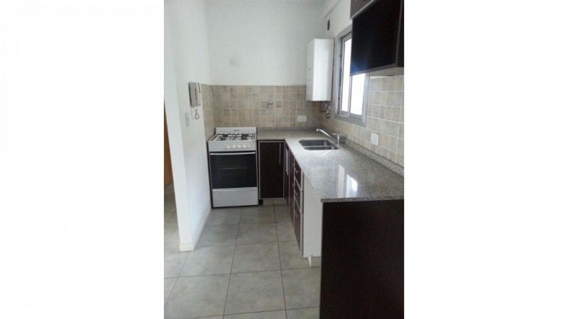 Departamento a pocas cdras. del Centro de Morón!