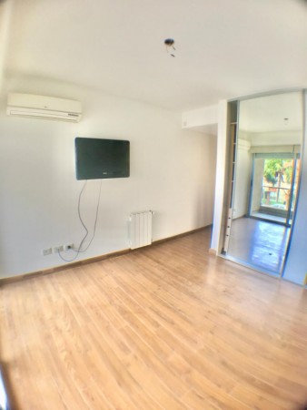 Castelar Centro Amplio departamento 2 amb con cochera y baulera "Edificio LOS ALERCES"