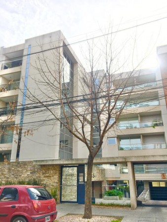 Castelar Centro Amplio departamento 2 amb con cochera y baulera "Edificio LOS ALERCES"