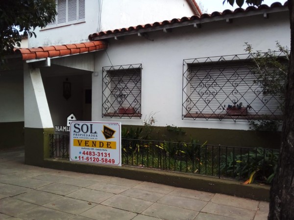 Castelar Norte ... excelente ubicacion ! Para reciclar