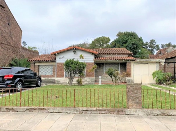 Chalet de Época sobre Av. Alem - Lote de 850mts! - Excelente Zona!