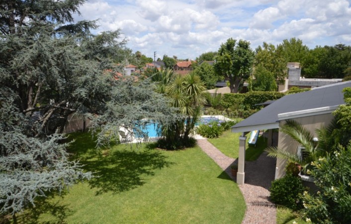 Hermoso Chalet en Castelar! Excelente Zona - Gran Parque Libre!