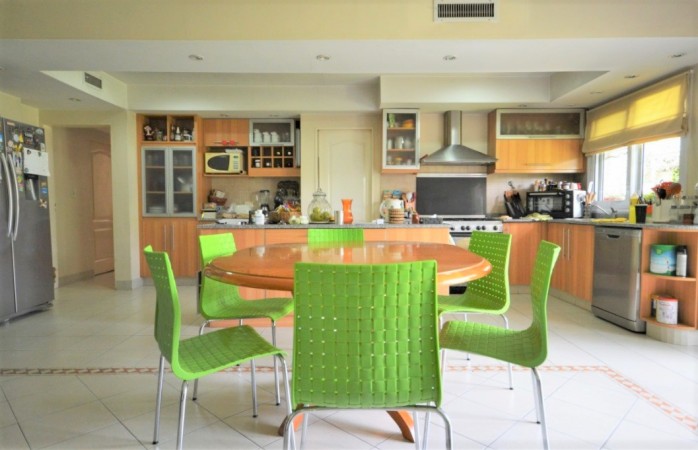 Hermoso Chalet en Castelar! Excelente Zona - Gran Parque Libre!