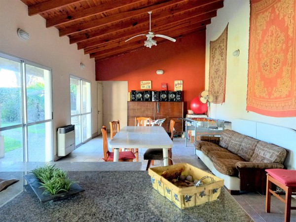 Hermoso Chalet en Castelar! Excelente Zona - Gran Parque Libre!