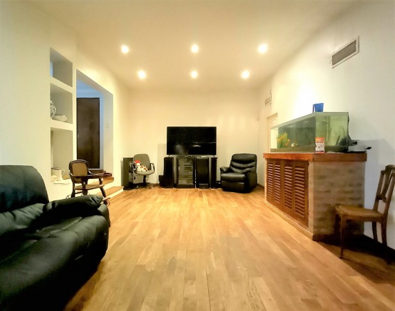 Hermoso Chalet en Castelar! Excelente Zona - Gran Parque Libre!