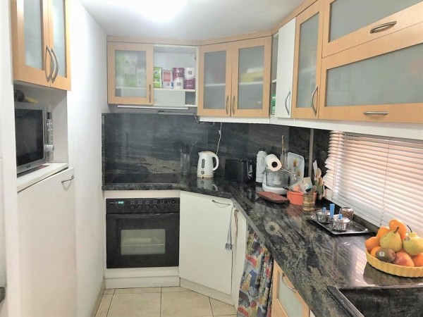 Departamento de 2 amb en Moron! a cdras. de la Universidad!