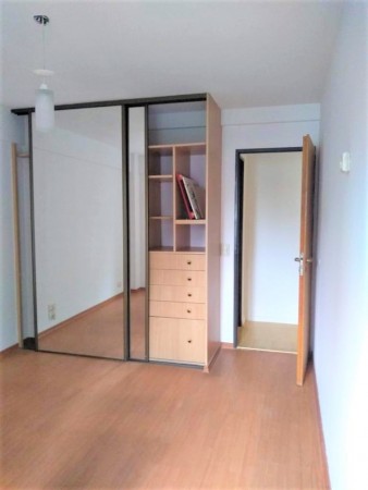 Departamento de 2 amb en Moron! a cdras. de la Universidad!