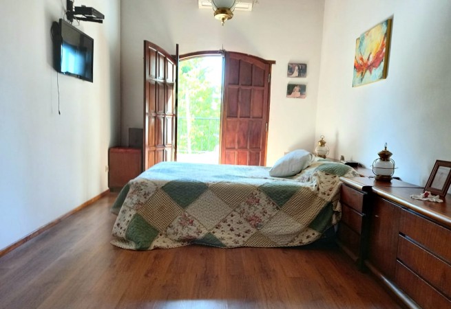 Hermosa casa en Castelar con gran Parque Libre! Excelente Zona!