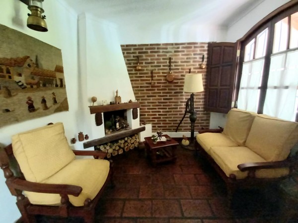 Hermosa casa en Castelar con gran Parque Libre! Excelente Zona!