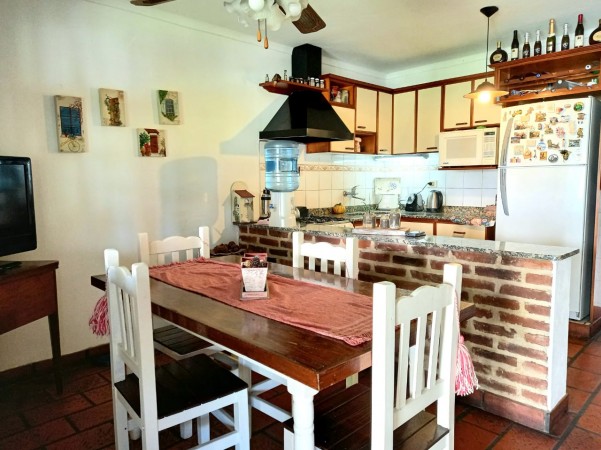 Hermosa casa en Castelar con gran Parque Libre! Excelente Zona!