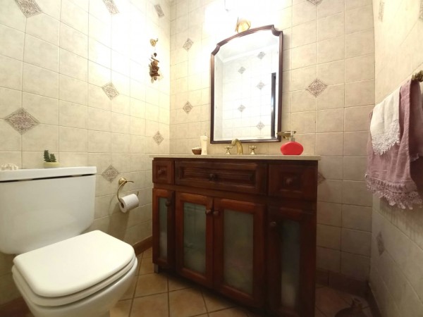 Hermosa casa en Castelar con gran Parque Libre! Excelente Zona!