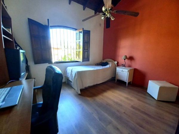 Hermosa casa en Castelar con gran Parque Libre! Excelente Zona!