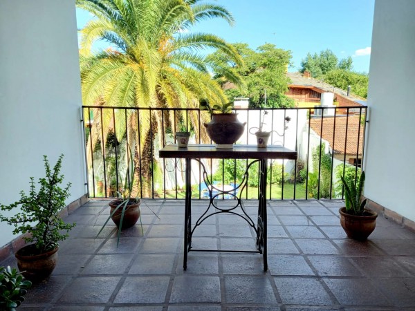 Hermosa casa en Castelar con gran Parque Libre! Excelente Zona!