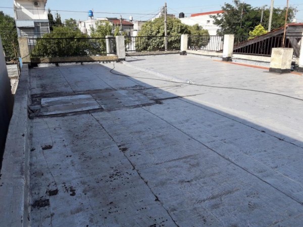 FINANCIA O PERMUTA! - Amplia Casa sobre lote de 10x30 en Morón!