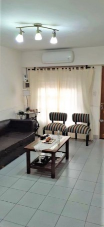 Triplex 4 ambientes en Morón con entrada de auto !