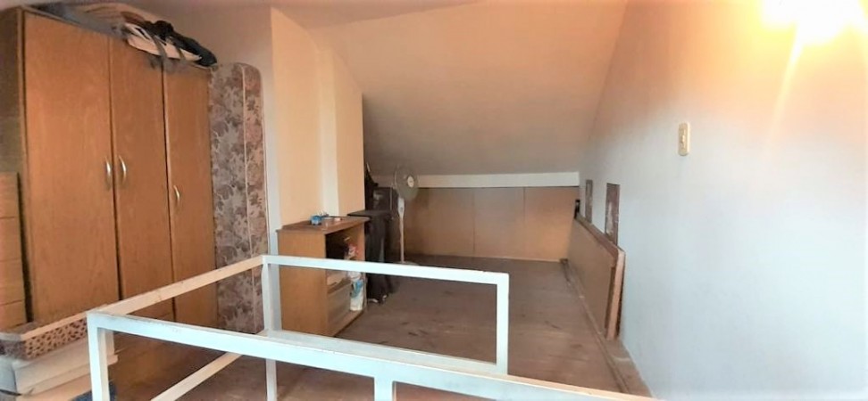 Triplex 4 ambientes en Morón con entrada de auto !