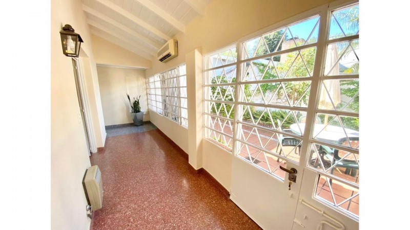 PERMUTA - Hermoso Chalet de época en Zona Residencial de Castelar Sur!