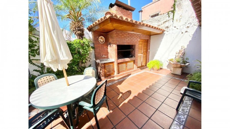 PERMUTA - Hermoso Chalet de época en Zona Residencial de Castelar Sur!