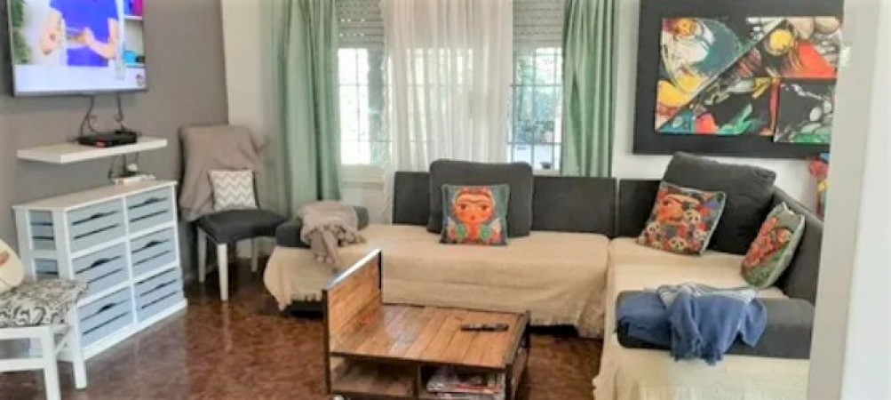 PERMUTA - Chalet Tradicional en el Corazón de Parque Leloir!