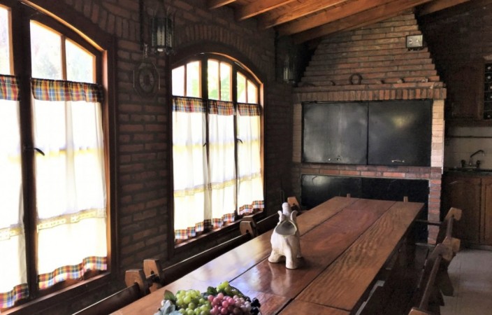 Excelente chalet de época con parque libre!
