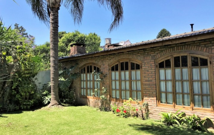 Excelente chalet de época con parque libre!
