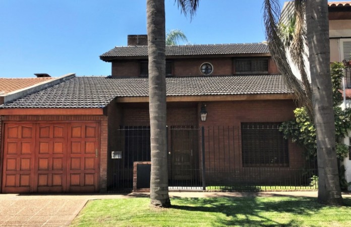 Excelente chalet de época con parque libre!