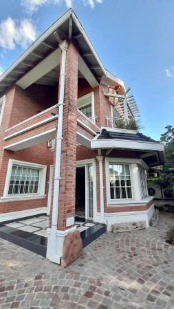 Increible chalet de categoria ! Acepta permuta en menor valor !