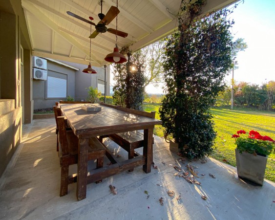 Casa en venta en Country Los Pinguinos - 6 ambientes