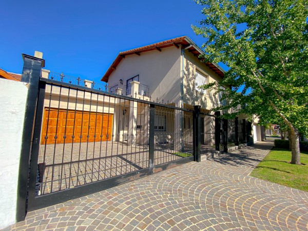 Nuevo Valor!! Gran Parque Libre! Casa en Excelente Zona de Castelar Norte!