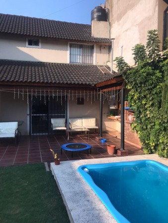 Castelar Norte Impecable Chalet 4 ambientes Acepta Permutas !