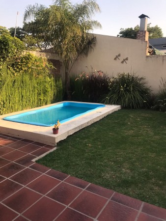 Castelar Norte Impecable Chalet 4 ambientes Acepta Permutas !
