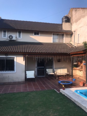 Castelar Norte Impecable Chalet 4 ambientes Acepta Permutas !
