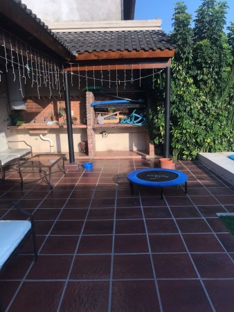 Castelar Norte Impecable Chalet 4 ambientes Acepta Permutas !