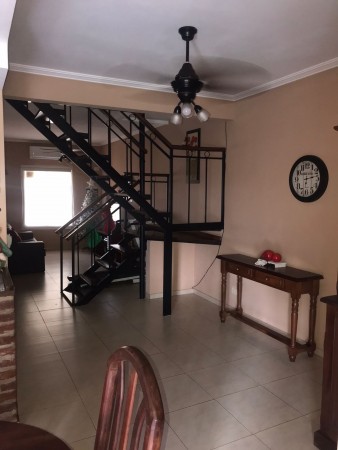 Castelar Norte Impecable Chalet 4 ambientes Acepta Permutas !