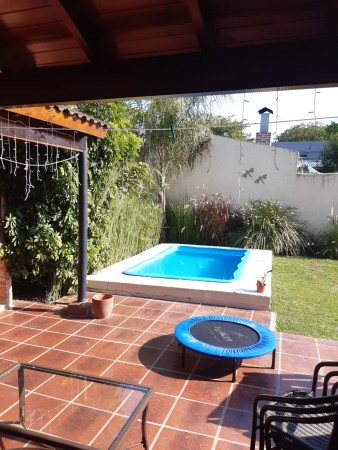 Castelar Norte Impecable Chalet 4 ambientes Acepta Permutas !