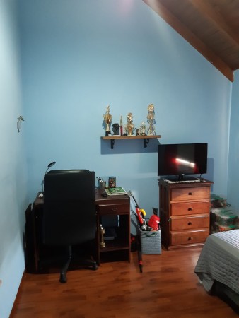 Castelar Norte Impecable Chalet 4 ambientes Acepta Permutas !