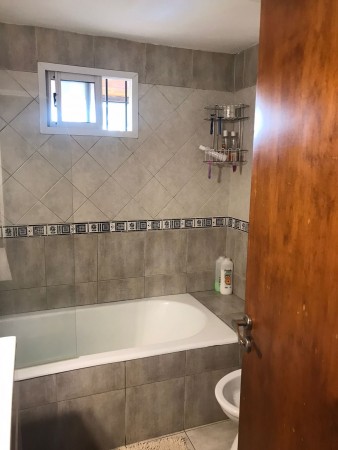 Castelar Norte Impecable Chalet 4 ambientes Acepta Permutas !