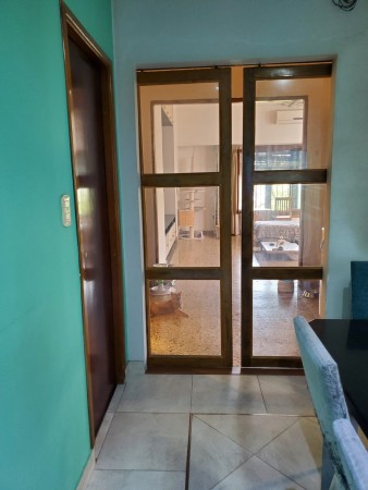 Amplia casa en primer piso !! Lopez 1196