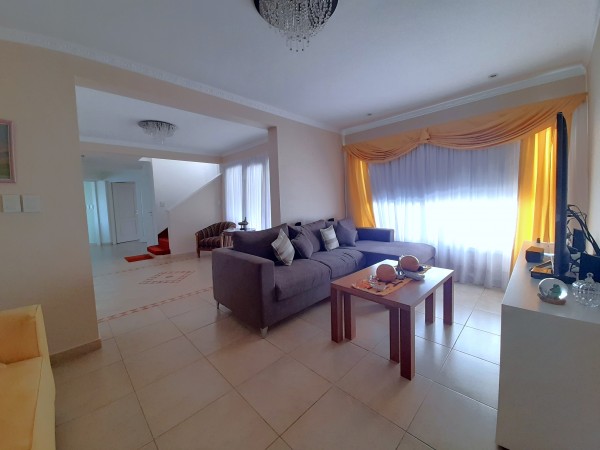 Casa en Venta en Country Banco Provincia - 5 ambientes!