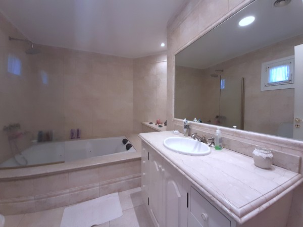 Casa en Venta en Country Banco Provincia - 5 ambientes!