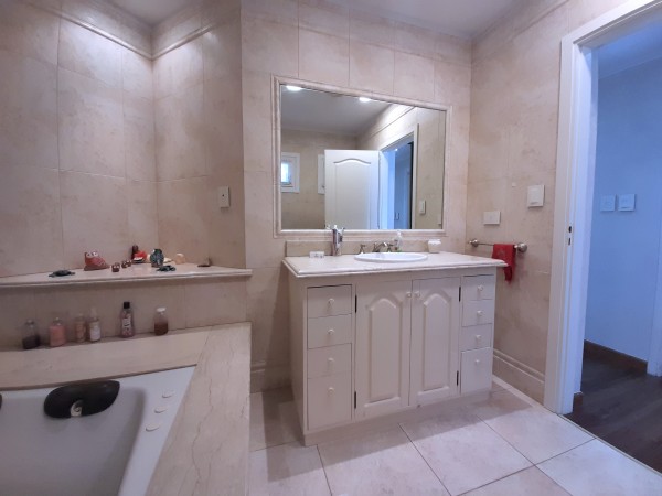 Casa en Venta en Country Banco Provincia - 5 ambientes!