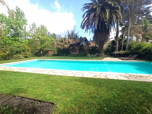Hermoso Chalet de 3 amb. en Parque Leloir! HERMOSO PARQUE!