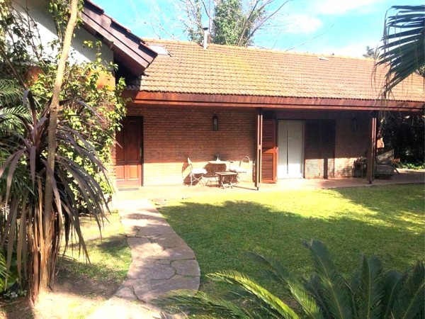 Hermoso Chalet de 3 amb. en Parque Leloir! HERMOSO PARQUE!