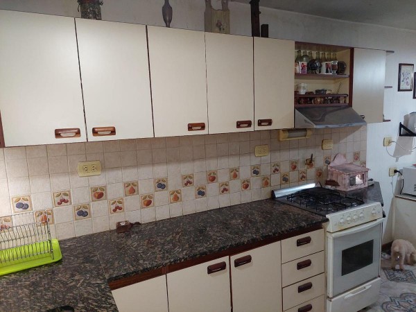 Casa 5 amb sobre lote de 10 x 30!