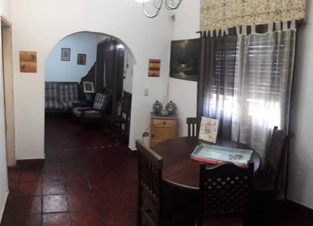 Casa 5 amb sobre lote de 10 x 30!