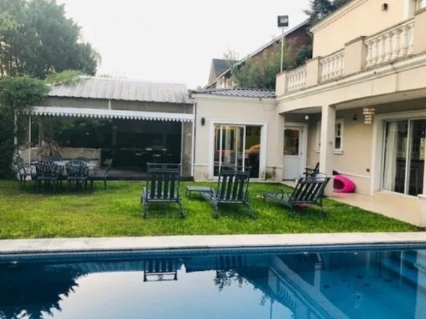 Casa en venta en Country Altos del Sol - 5 ambientes!