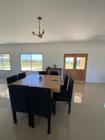 Casa en venta en Comarcas de Lujan - 4 ambientes!