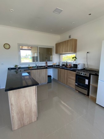 Casa en venta en Comarcas de Lujan - 4 ambientes!