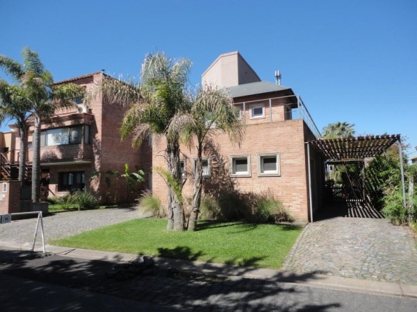 Casa en venta en Country Las Palmas, Tigre - 4 ambientes!