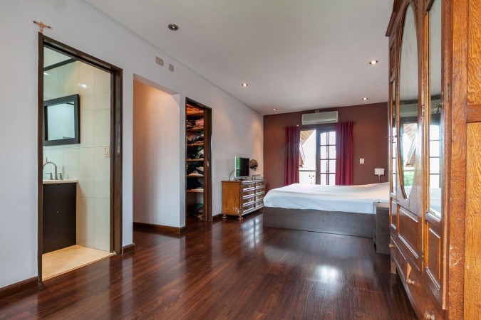 Oportunidad !! Chalet en Venta en Castelar - 5 ambientes! Nuevo valor!!